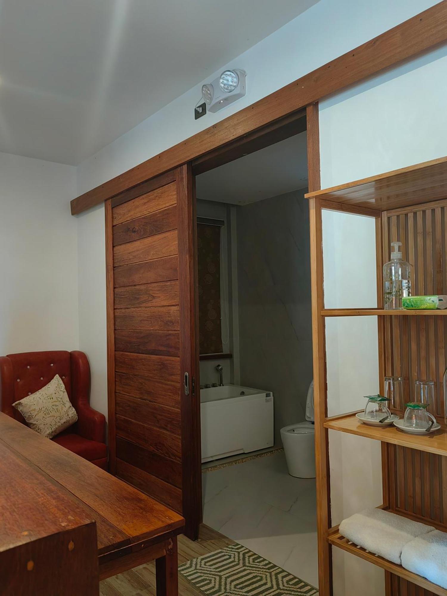 Resort Orange Pearl Beach El Nido