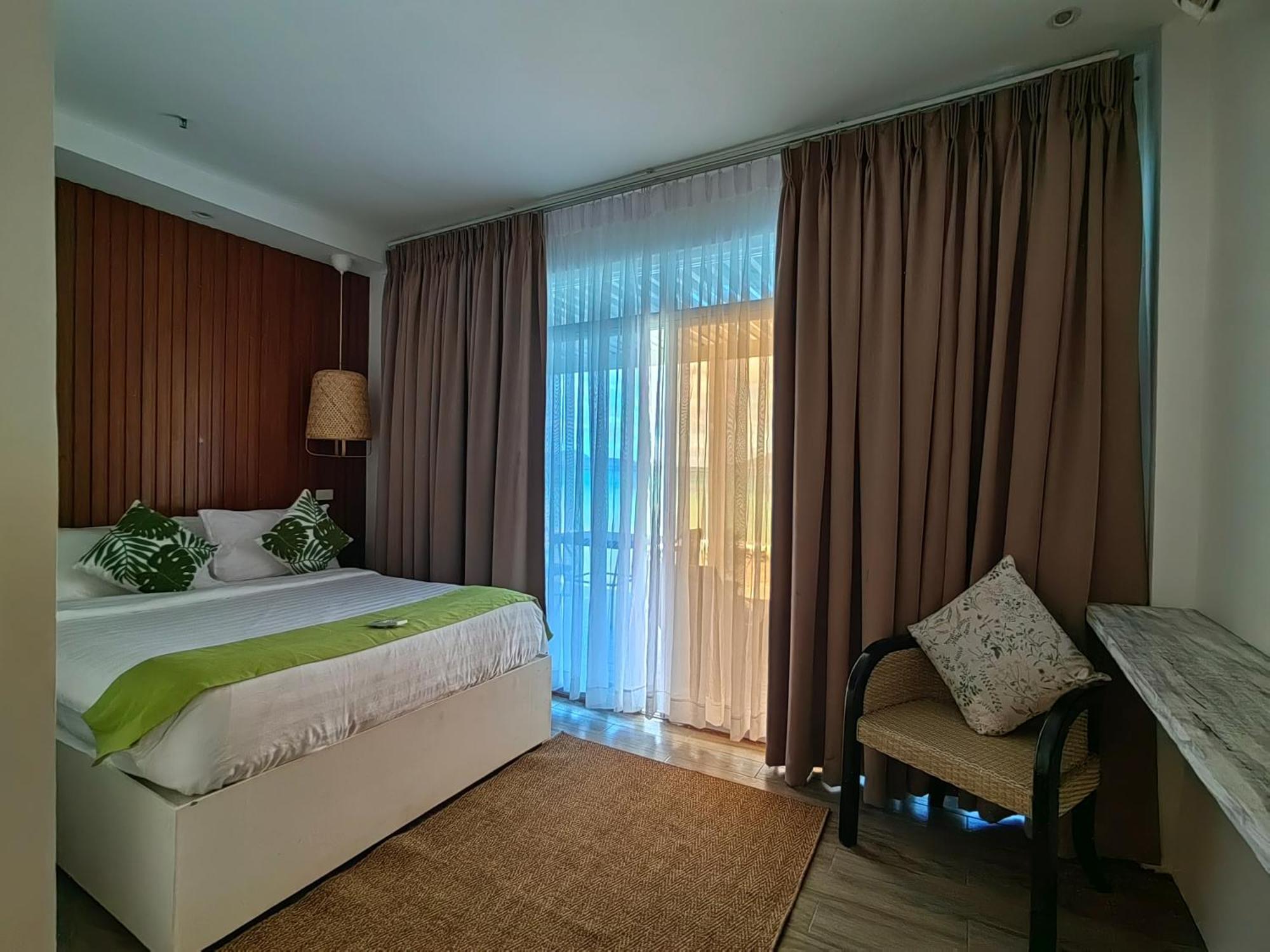 Orange Pearl Beach El Nido